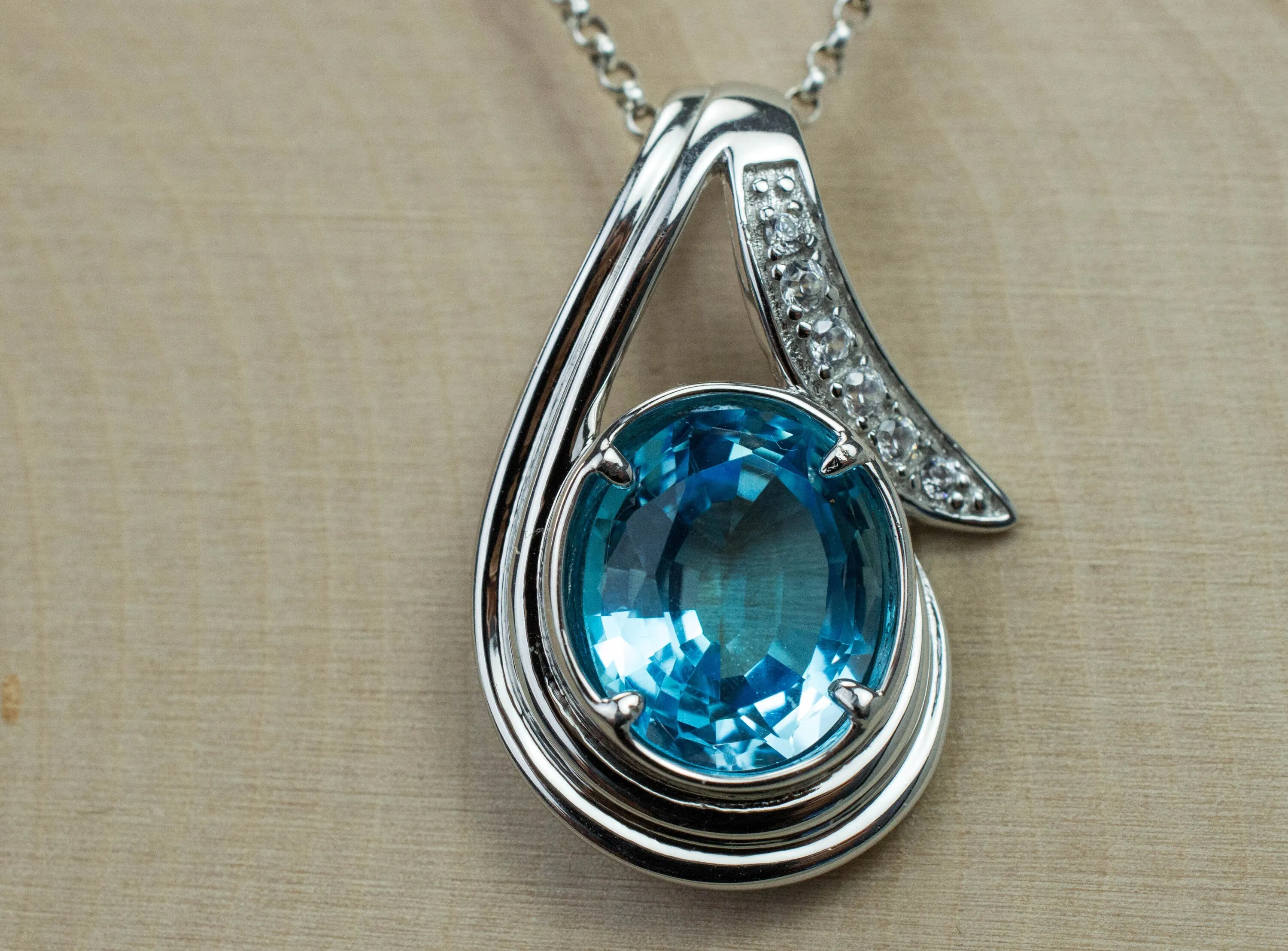 Blue Topaz Pendant; Genuine Brazilian Topaz; 5.470cts